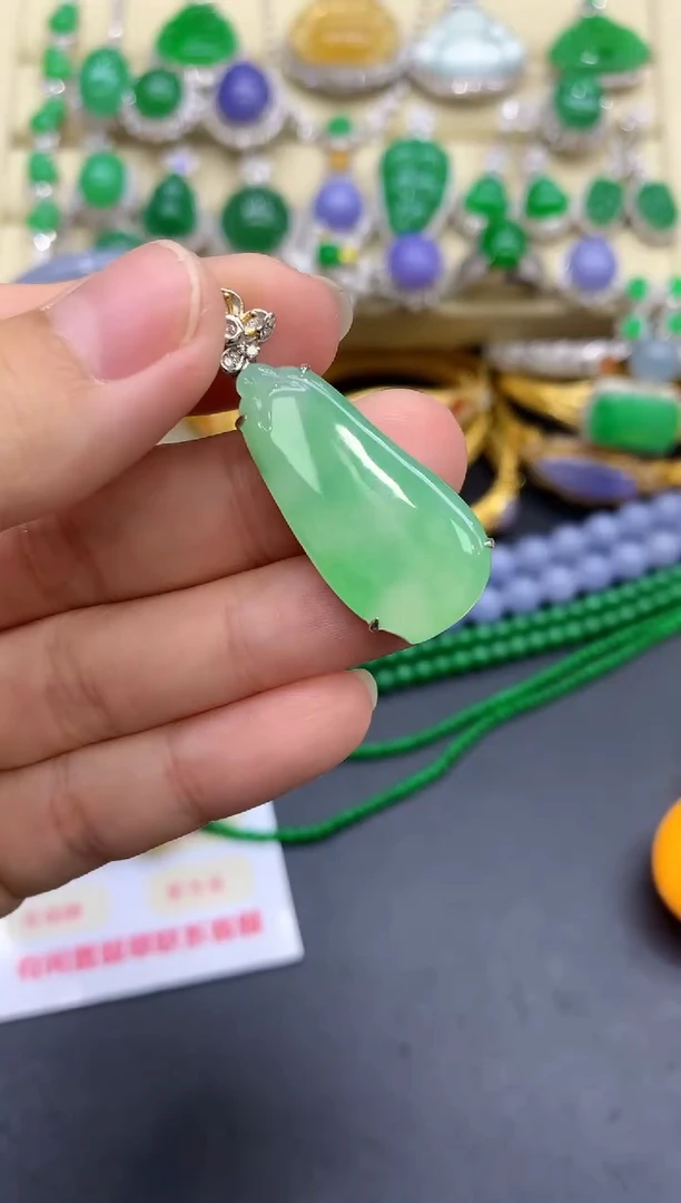 颈饰18K金镶嵌翡翠260-中国好珍宝