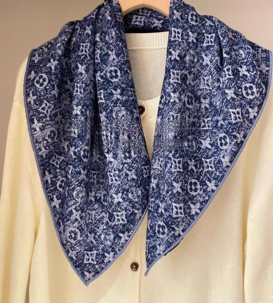 牛仔蓝老花 真丝羊毛手工卷边65*65cm