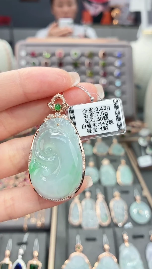 颈饰18K金镶嵌翡翠7.5