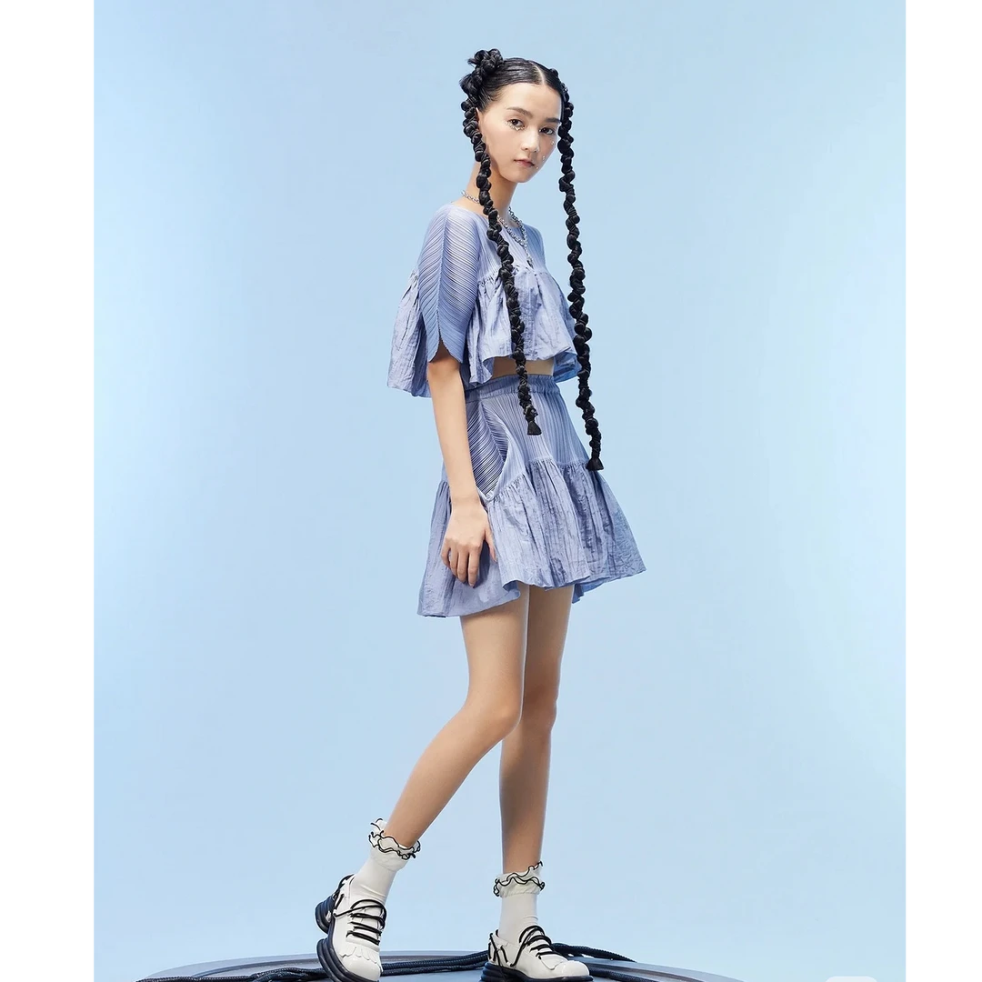 以类设计师品牌BIBILEE褶皱复古甜美娃娃款上衣三宅风18412