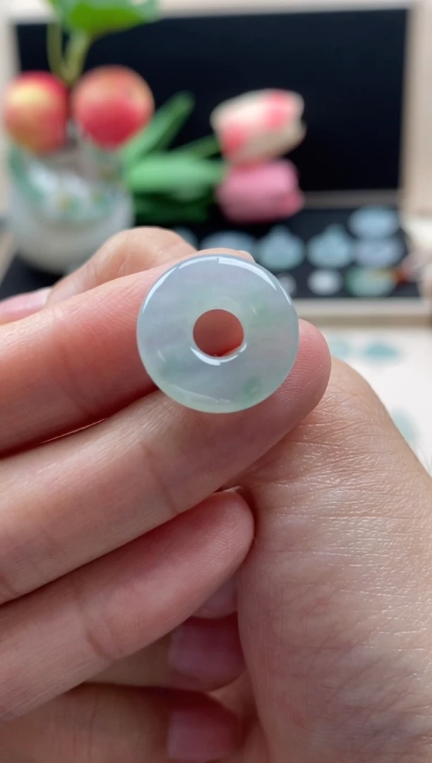 翡翠未镶嵌颈饰翡翠晴底甜甜圈