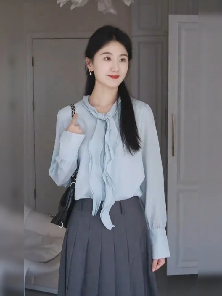 2025早秋新款女装轻熟风职场通勤穿搭法式设计感蓝色飘带长袖衬衫