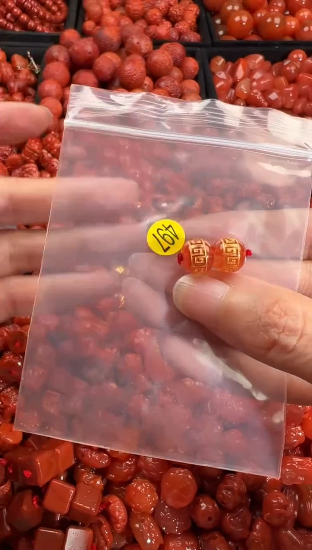 南红玛瑙未镶嵌颈饰1
