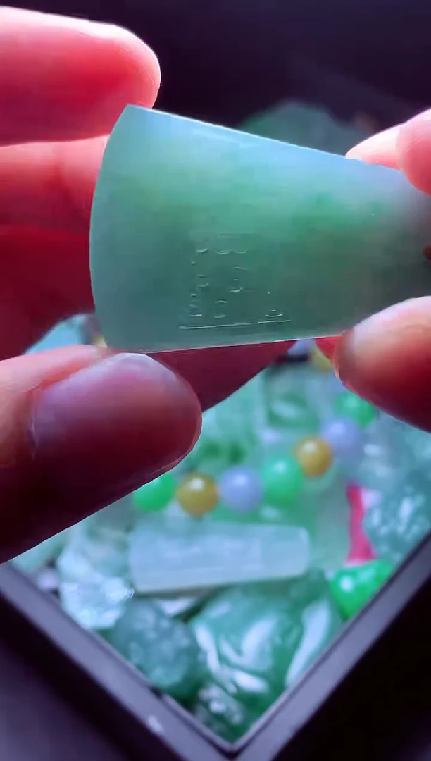 未镶嵌定制翡翠K***?毛货翡翠定制