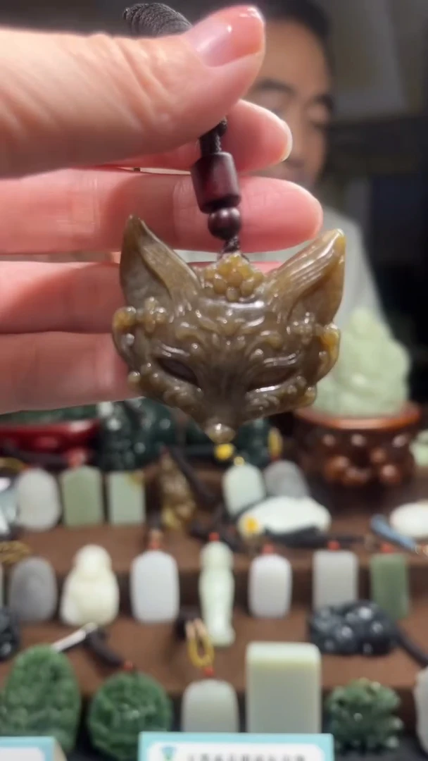 颈饰未镶嵌和田玉·