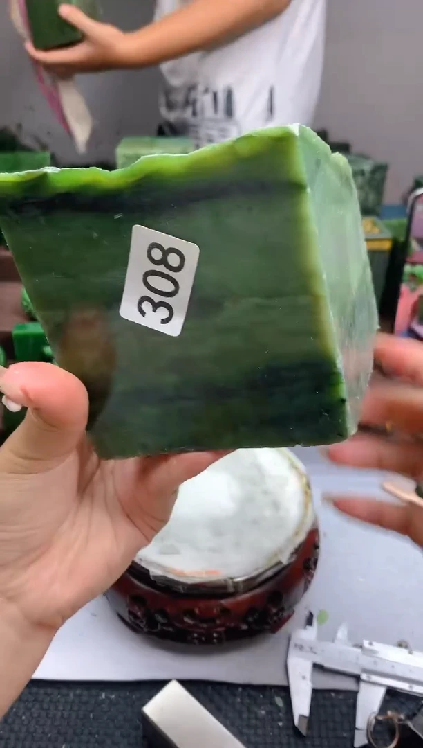 和田玉（碧玉）未镶嵌珠宝半成品308