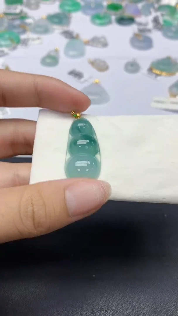 翡翠18K金镶嵌颈饰天然缅甸a货翡翠