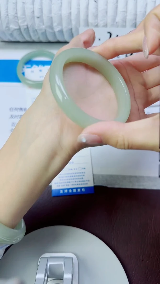 石英质玉手镯未镶嵌109/52.3