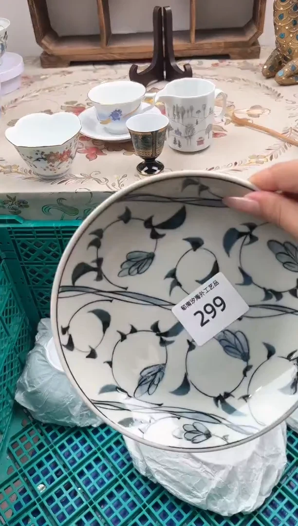 瓷片我****地R         299