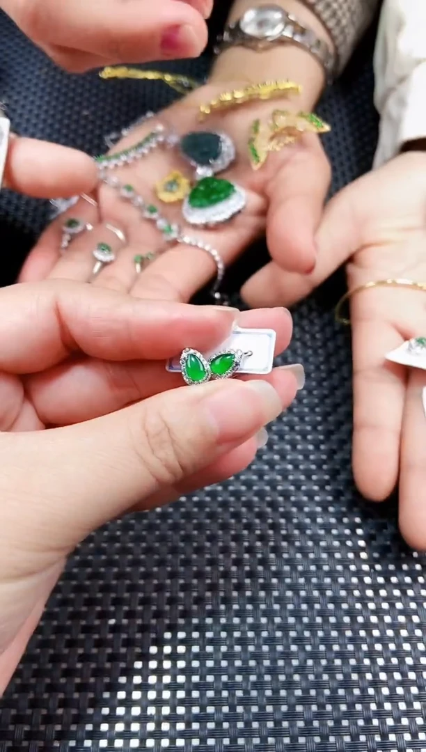 【闪购商品】翡翠耳饰未镶嵌111111111