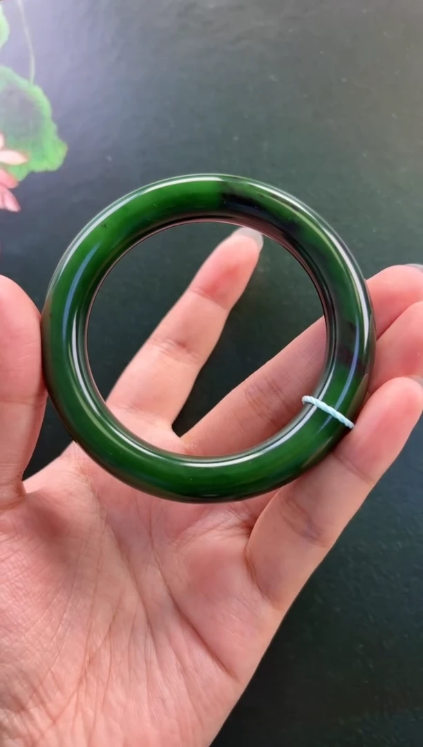 未镶嵌手镯和田玉手镯