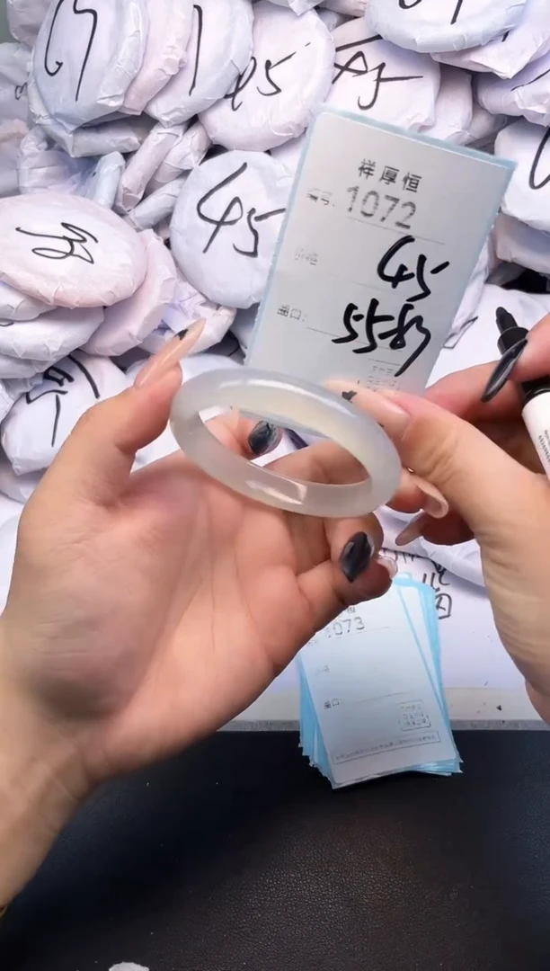 玛瑙/玉髓手镯未镶嵌1072