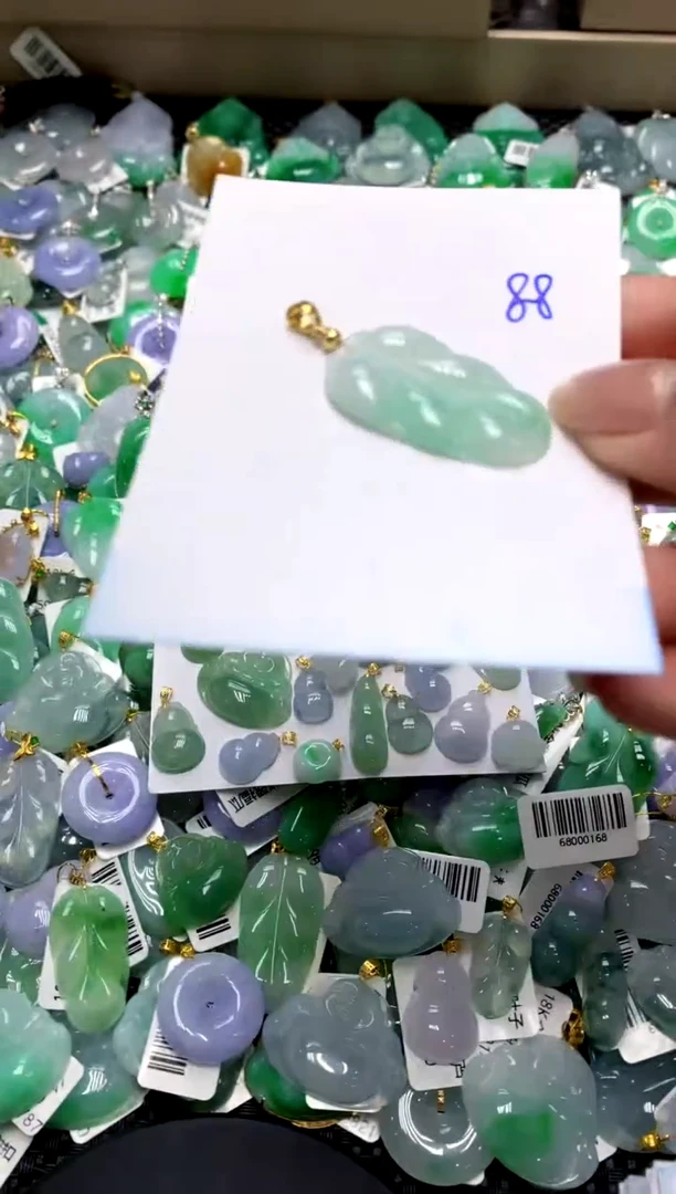 【闪购商品】翡翠颈饰合金111111111