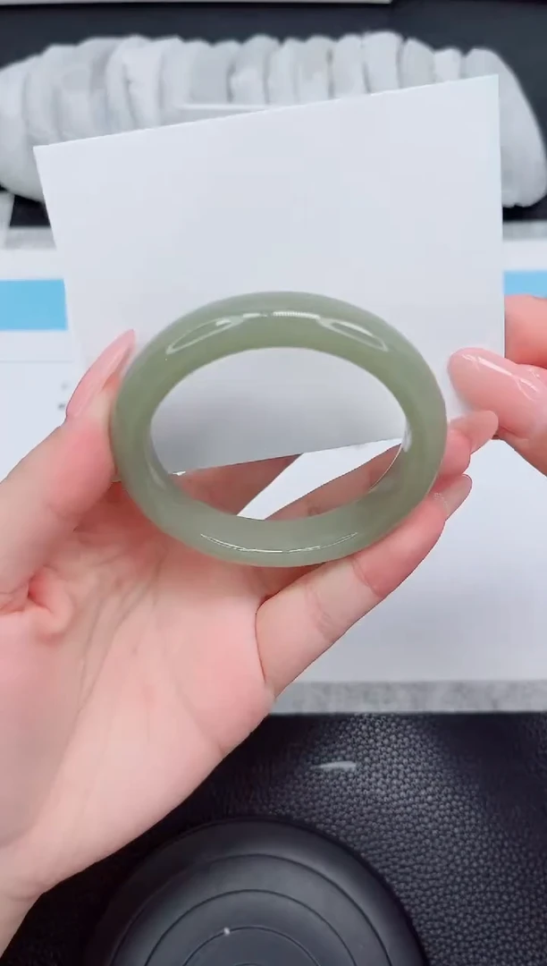 石英质玉手镯未镶嵌80-52.5