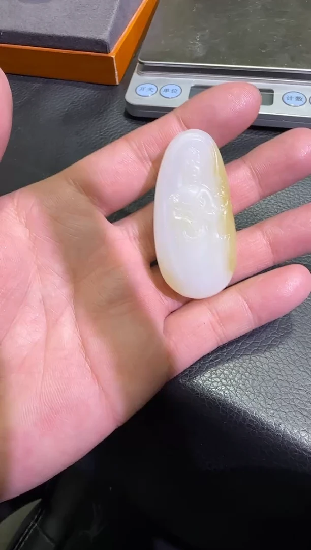 吊坠(赠链)未镶嵌和田玉金山糖白观音牌（产地直发）