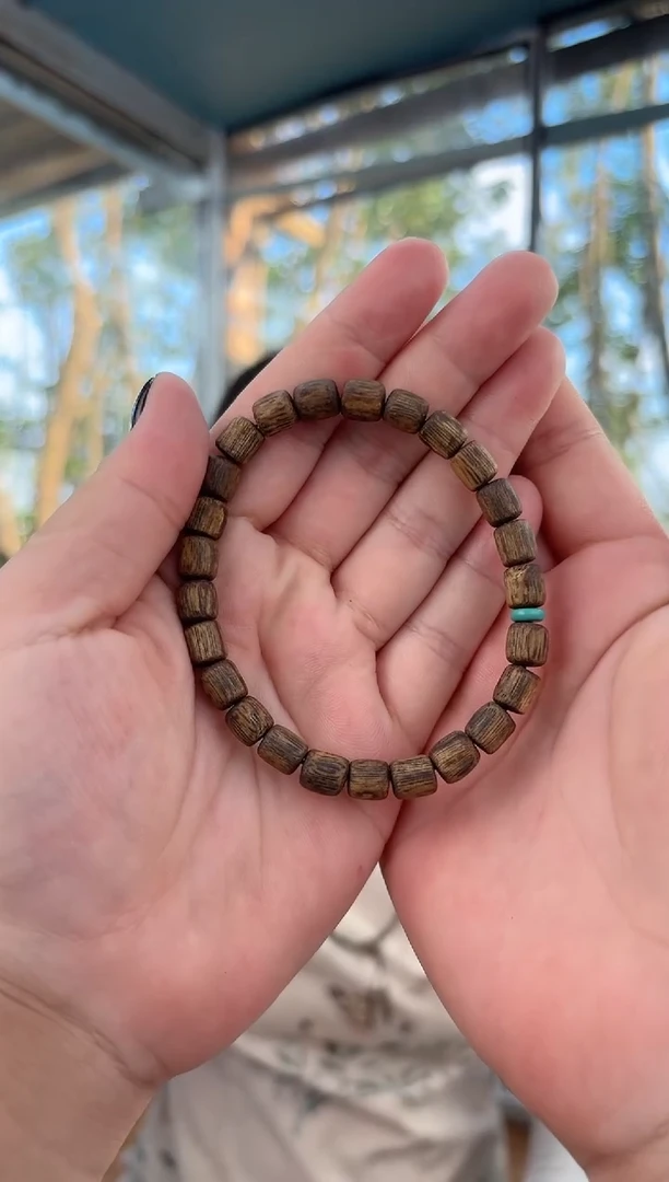 沉香手串海南莺歌绿随型高油虫漏老料多样性发其一