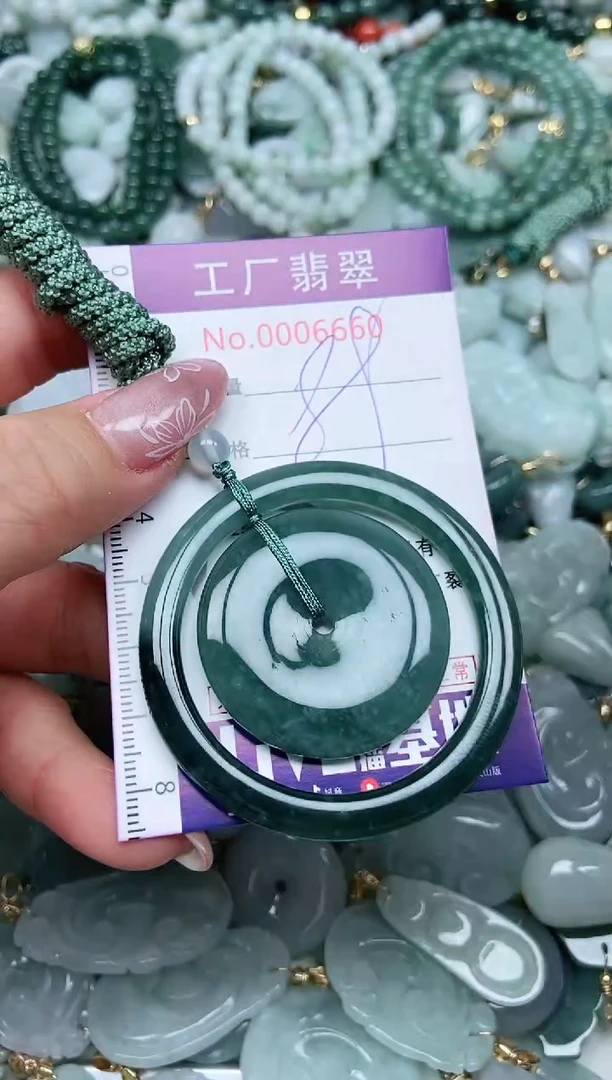 【闪购商品】翡翠吊坠(不含链)未镶嵌翡翠