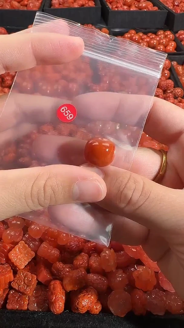 颈饰未镶嵌南红玛瑙1