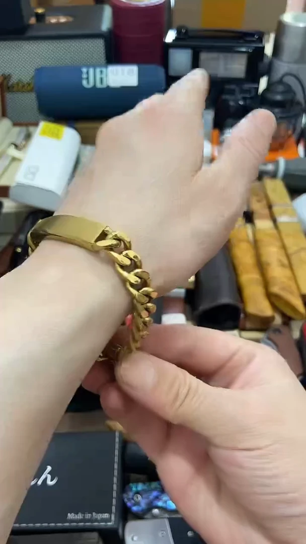 瓷片闪购商品  如图所示