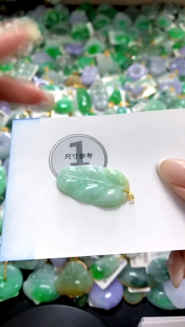 翡翠18K金镶嵌颈饰1