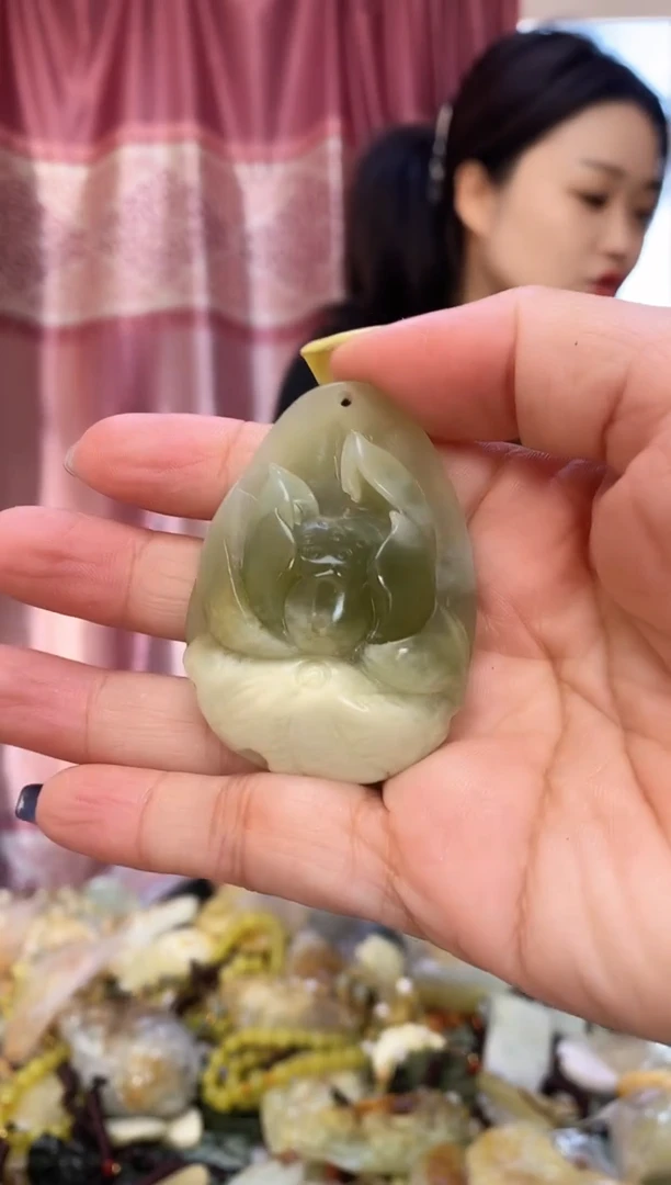 未镶嵌岫玉吊坠