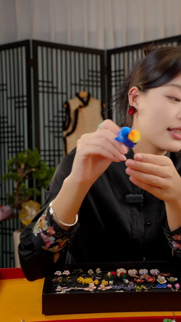 刺绣非遗绒花手工饰品