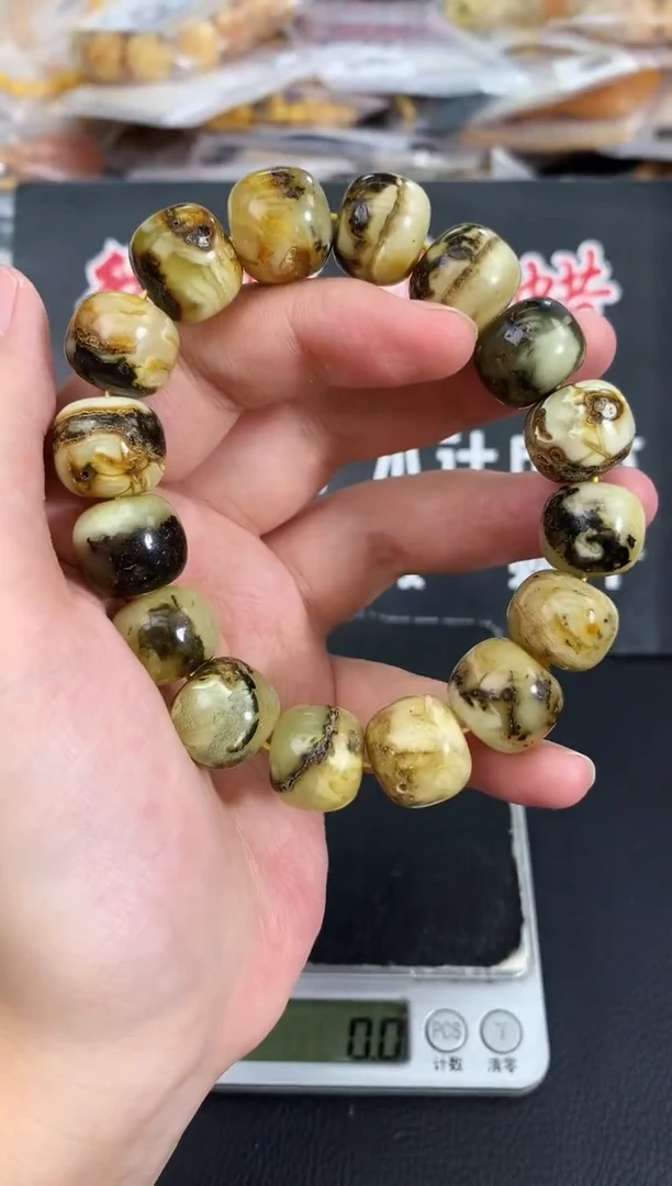 蜜蜡未镶嵌珠宝奇石92