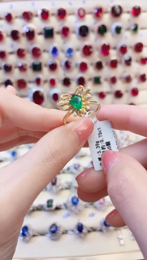 18K金镶嵌戒指祖母绿1