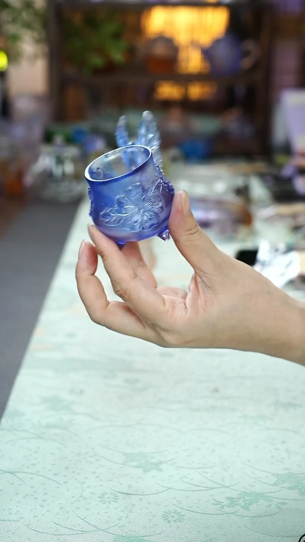 琉璃闪购花间三足茶杯蓝紫色