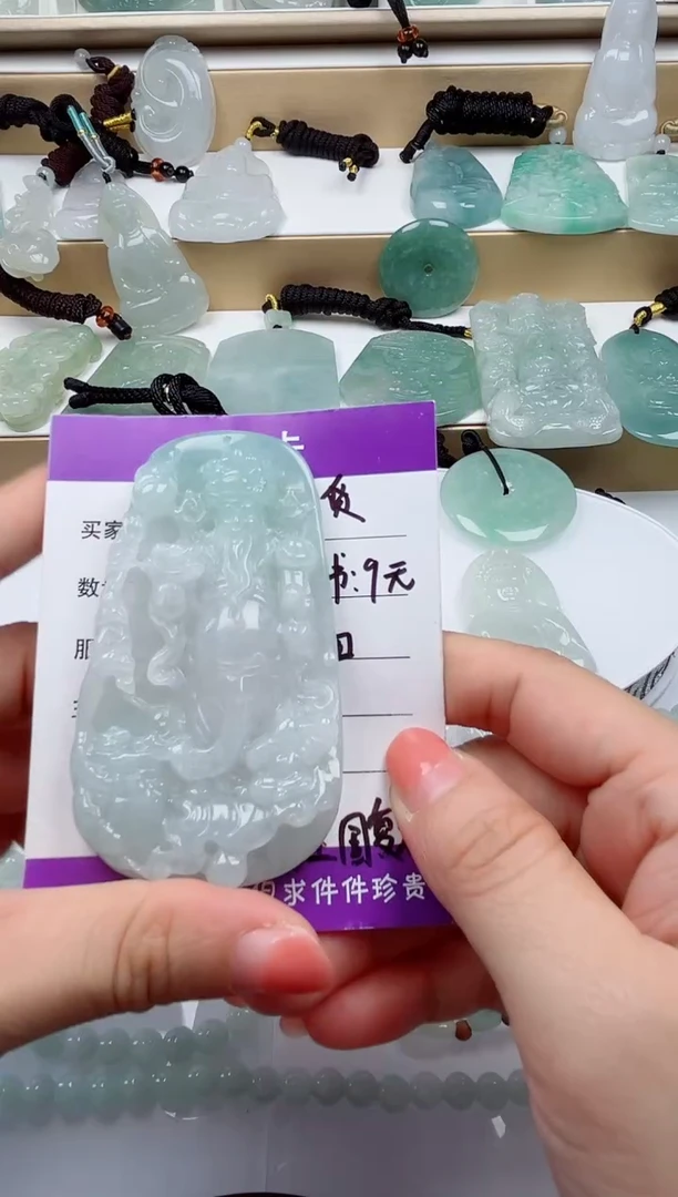 颈饰未镶嵌翡翠