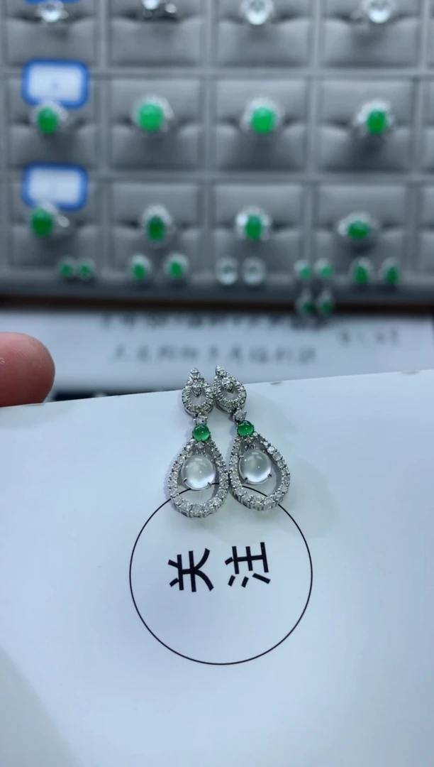 18K金镶嵌翡翠耳饰18K翡翠