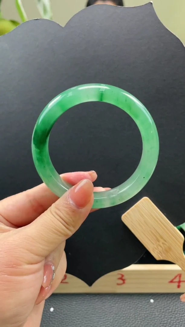 【闪购商品】石英质玉手镯未镶嵌口径56+