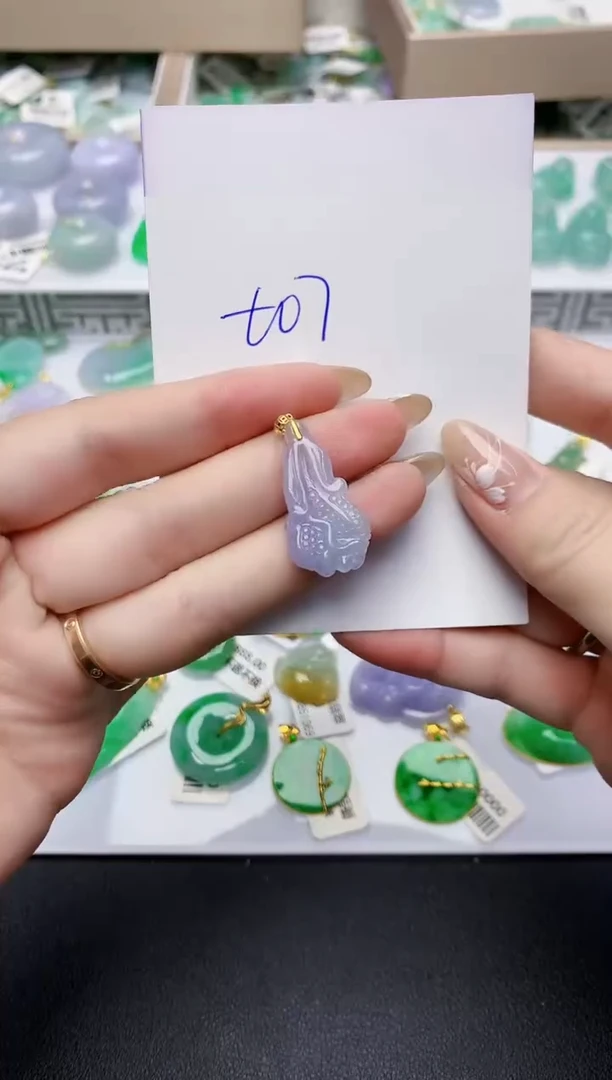 翡翠18K金镶嵌颈饰天然缅甸翡翠A货