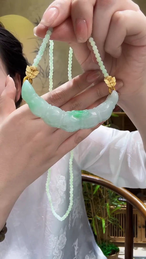 颈饰未镶嵌翡翠吊坠