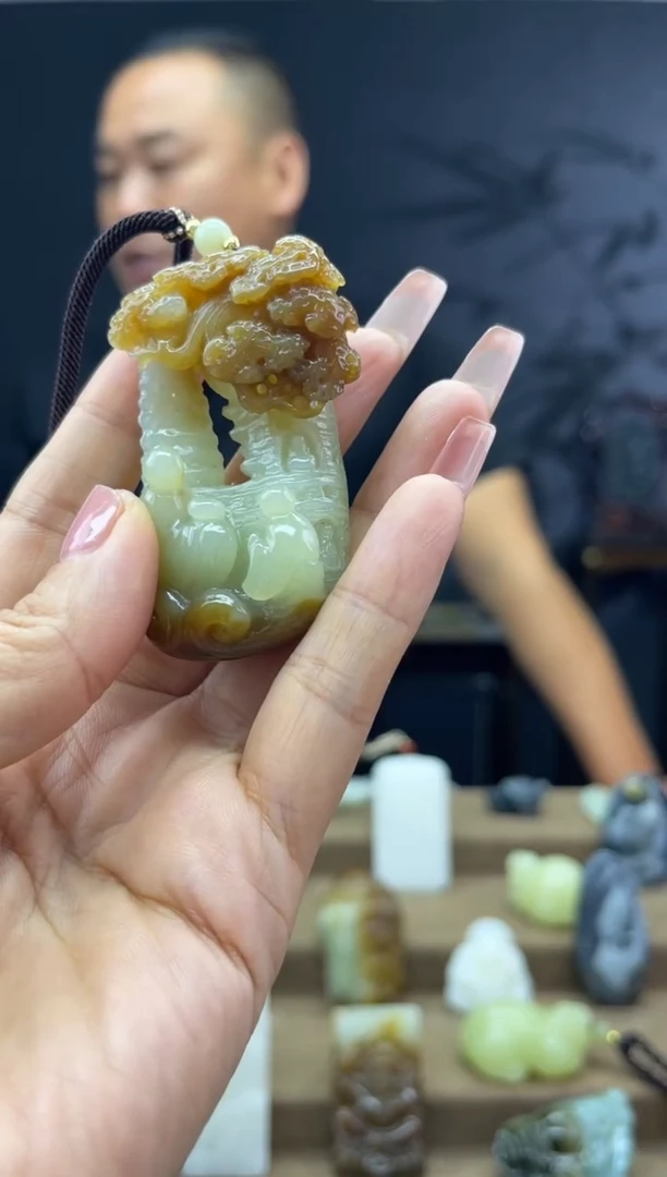 颈饰未镶嵌和田玉1