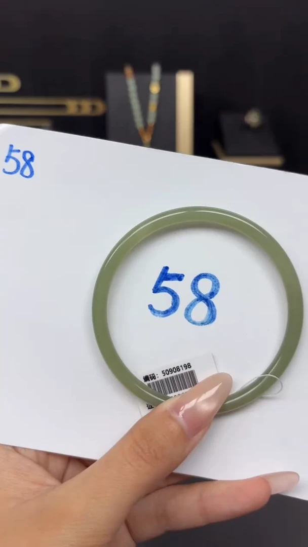 未镶嵌手镯和田玉8198