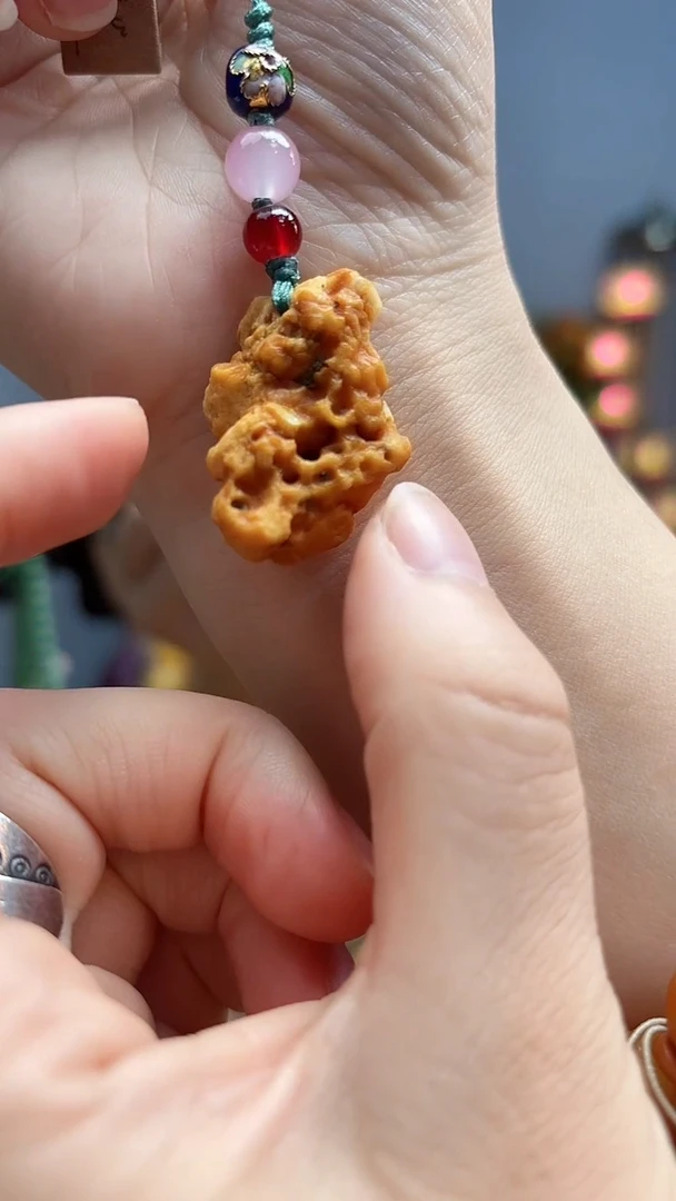 琥珀颈饰未镶嵌吊坠