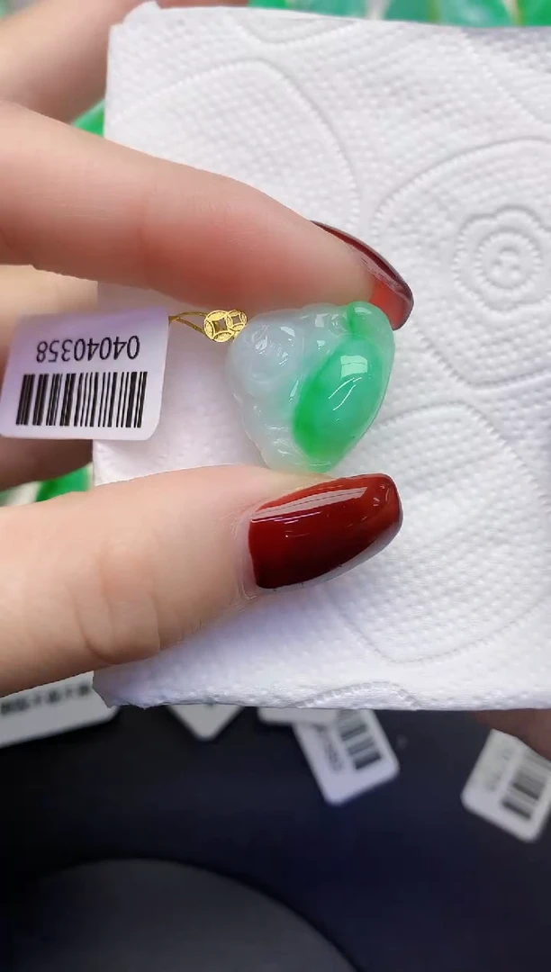 颈饰18K金镶嵌翡翠缅甸天然翡翠a货