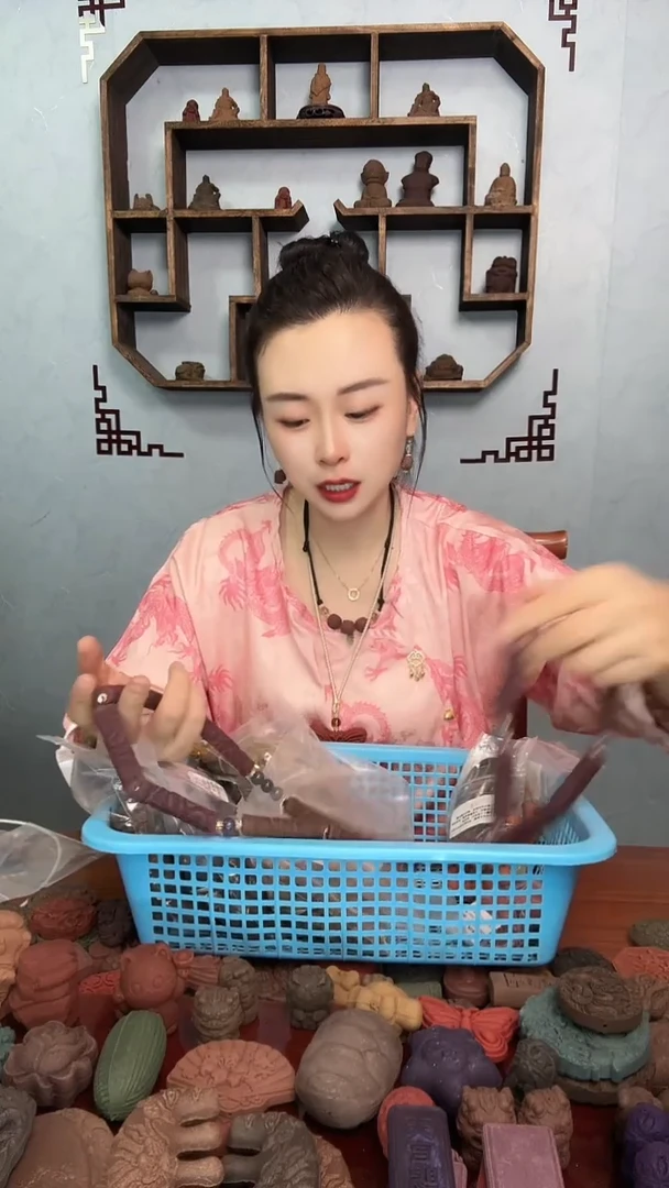 泥塑紫檀忘忧盘龙柱（脖挂）