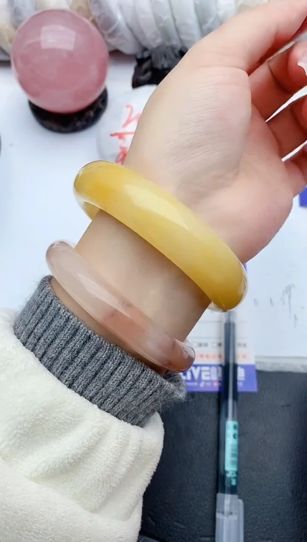 【闪购商品】石英质玉手镯未镶嵌23+61/62