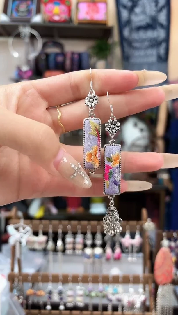 织绣民族风非遗老绣苗银饰品218