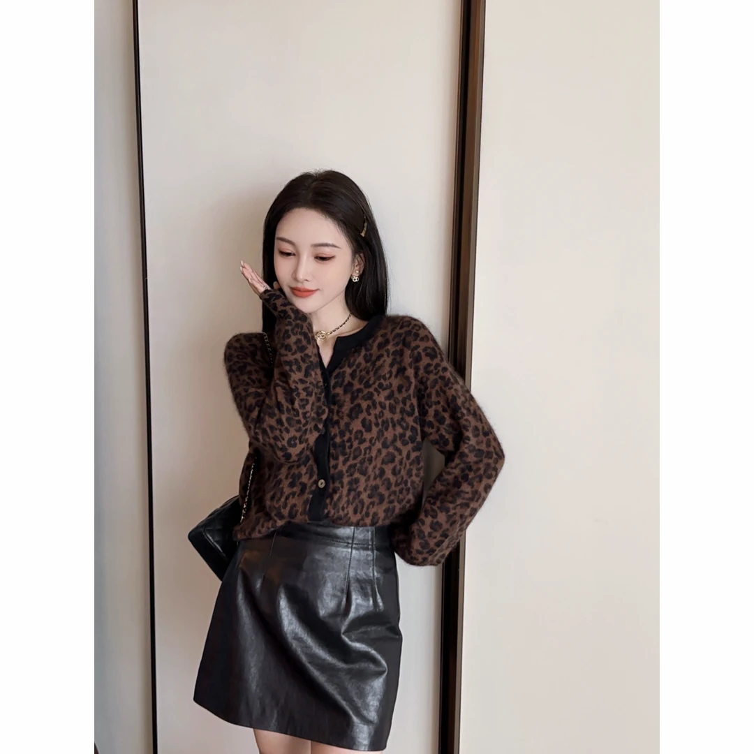 【曼文kiki】“暖冬豹豹”100%山羊绒复古咖色豹纹针织开衫 25Q1079