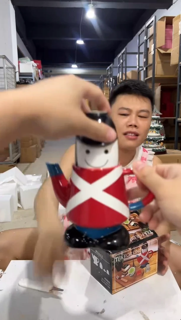 瓷片原盒士兵茶壶套组