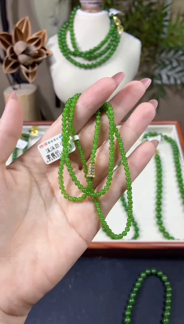 颈饰未镶嵌和田玉（碧玉）?****?3.4果绿无矿毛衣链