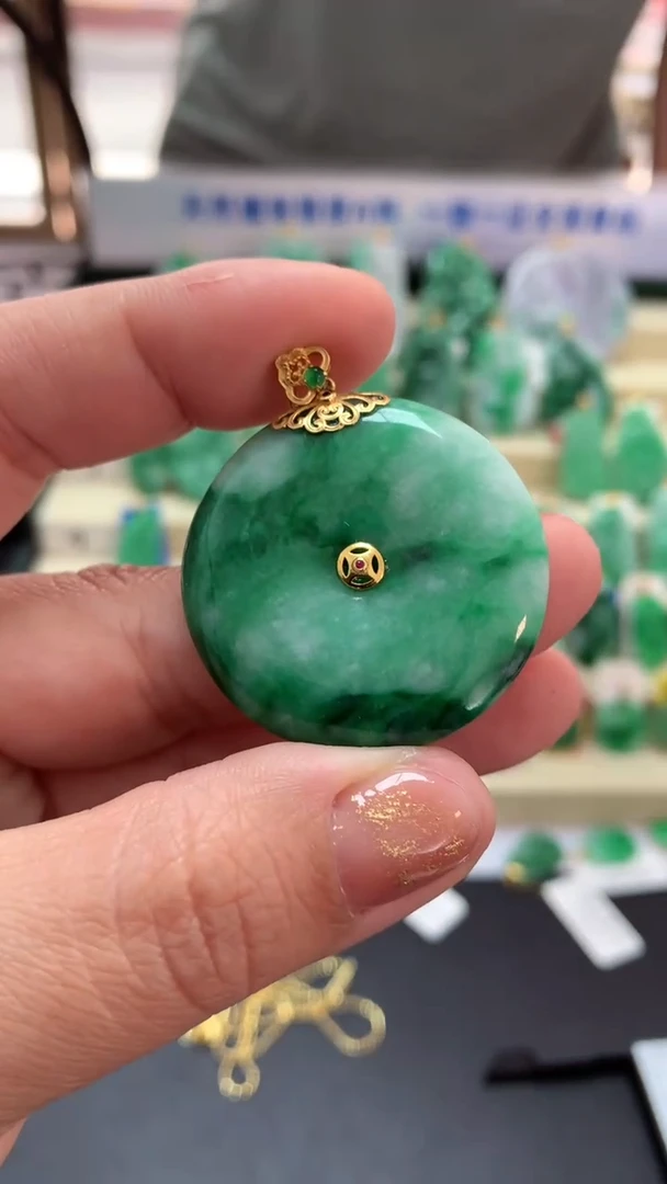 【闪购商品】翡翠吊坠(不含链)18K金镶嵌挂件