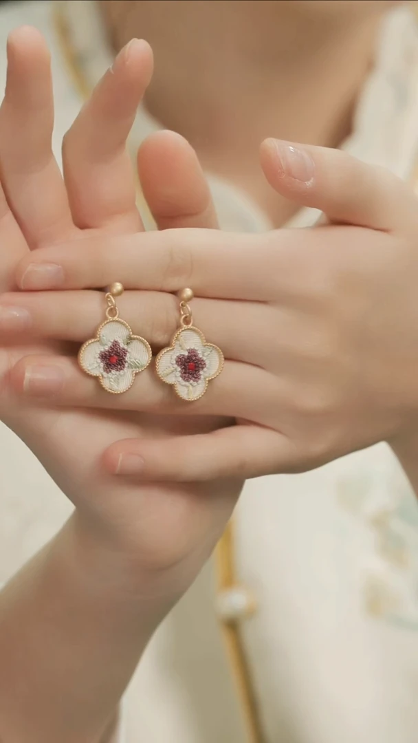 刺绣湘传礼纯手工耳饰