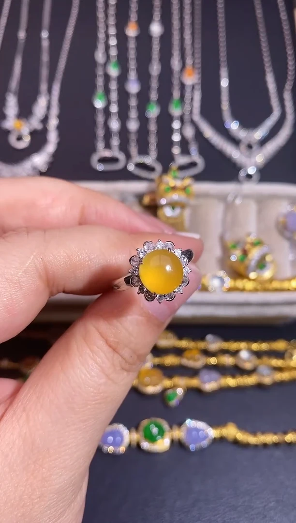 18K金镶嵌戒指翡翠戒指