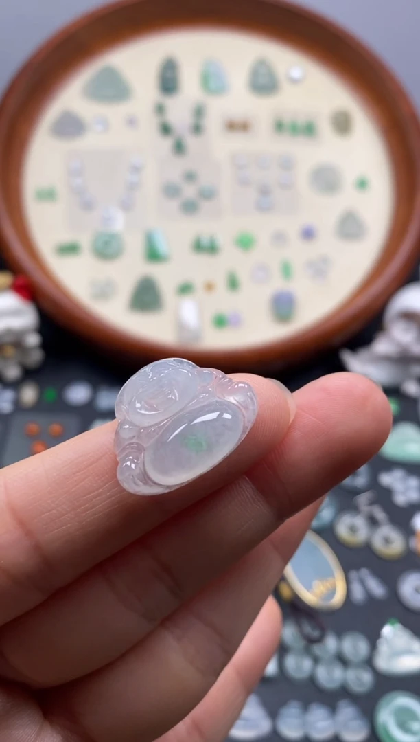 颈饰未镶嵌翡翠冰飘緑佛公/芬