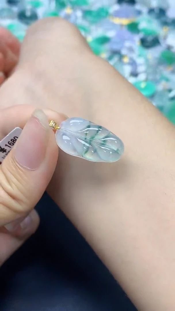 翡翠18K金镶嵌颈饰天然缅甸a货翡翠