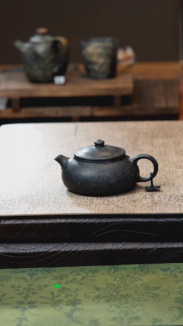 中式归玉堂冰碛岩重工雕刻豹纹寒江壶